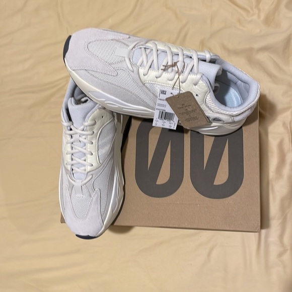 Deadstock Yeezy boost 700 “Analog” - Picture 3 of 3